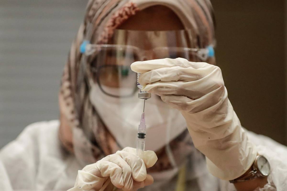  La OMS señala que de momento no va a pedir vacunas especficas frente a ómicron, defendiendo la utilidad de las ya existentes (Foto: EFE/EPA/MAST IRHAM)